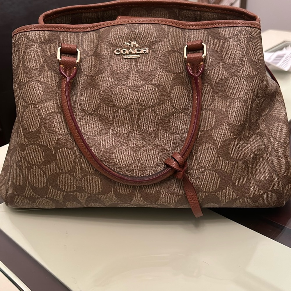 Coach leather hand bag in pre-loved condition.